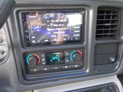 Used 2005 Chevrolet Tahoe Z71 w/ Preferred Equipment Group RWD image 33