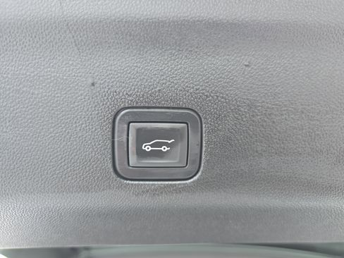 Used 2024 Chevrolet Tahoe Premier AWD/4WD image 14