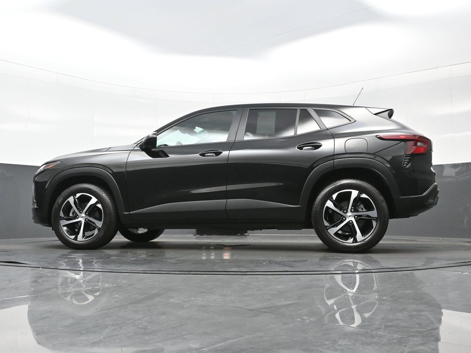 Used 2024 Chevrolet Trax RS w/ Driver Confidence Package FWD image 29