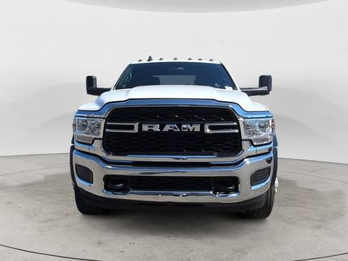 Used 2022 RAM 5500 Tradesman w/ Chrome Appearance Group AWD/4WD image 2