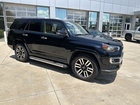 Used 2017 Toyota 4Runner Limited AWD/4WD image 2