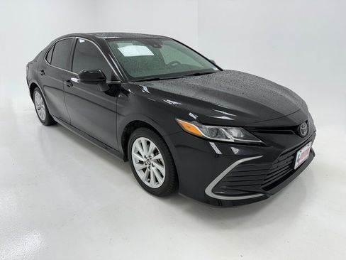 Used 2024 Toyota Camry LE image 2