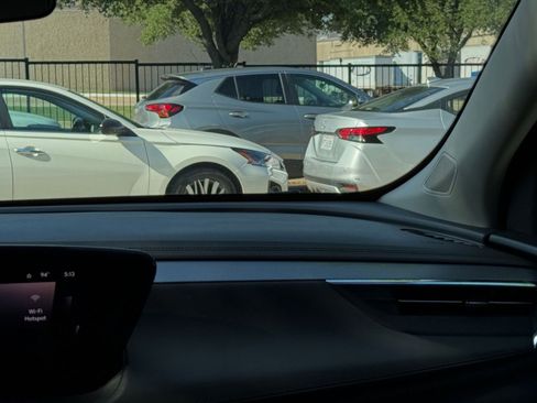 Used 2025 Buick Encore GX Preferred FWD image 17