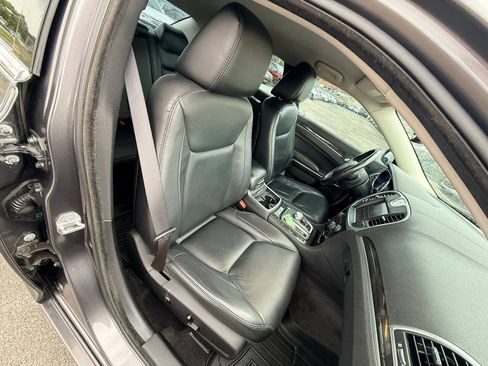 Used 2016 Chrysler 300 Limited AWD/4WD image 16