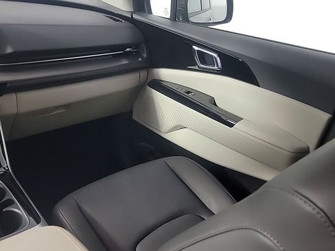 Certified 2024 Kia Carnival SX FWD image 24