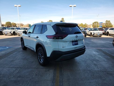 Used 2023 Nissan Rogue S image 5