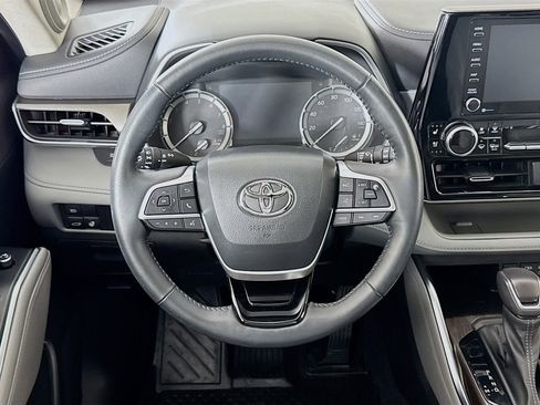 Certified 2022 Toyota Highlander Limited image 14