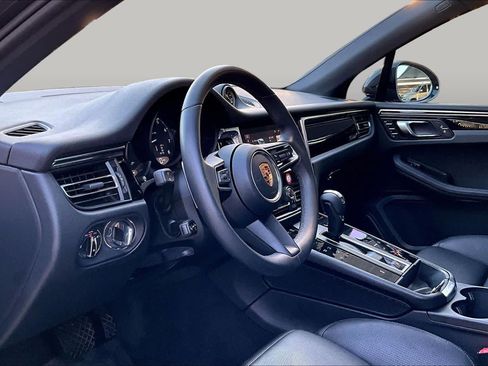 Used 2026 Porsche Macan AWD/4WD image 18
