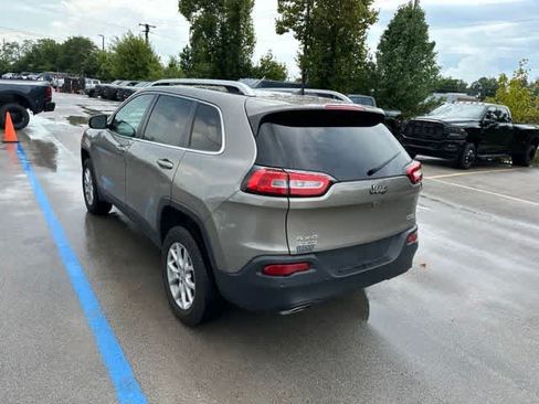 Used 2017 Jeep Cherokee Latitude w/ Comfort/Convenience Group AWD/4WD image 15