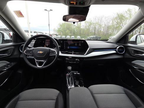 Certified 2025 Chevrolet Trax LT w/ Driver Confidence Package image 29