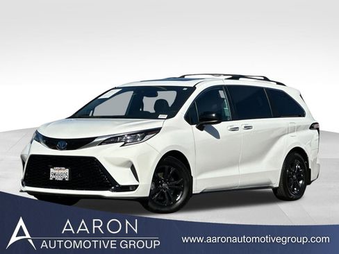 Used 2024 Toyota Sienna XSE w/ XSE Plus Package image 1