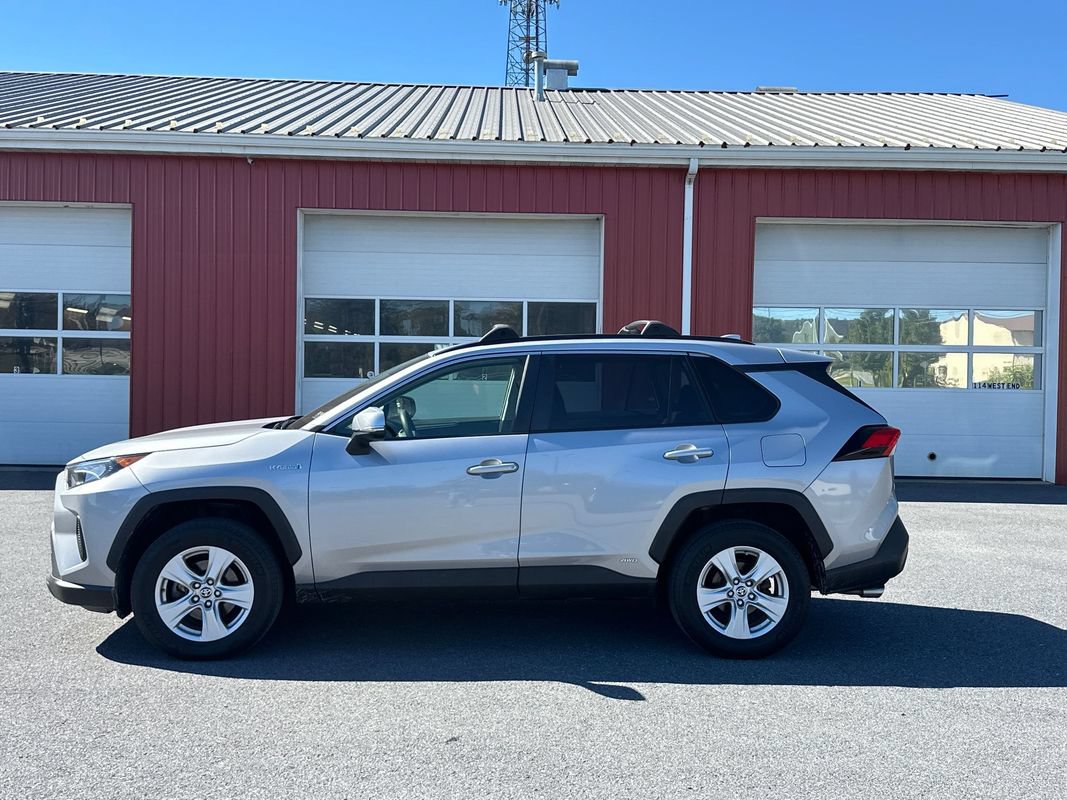 Used 2020 Toyota RAV4 LE w/ Carpet Mat Package AWD/4WD image 3
