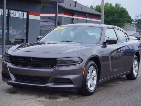 Used 2022 Dodge Charger SXT w/ Leather Interior Group image 3