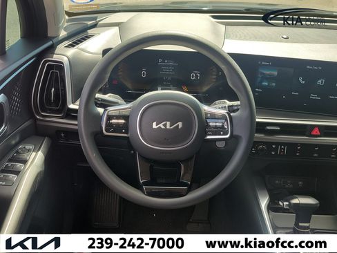 Certified 2025 Kia Sorento LX FWD image 17