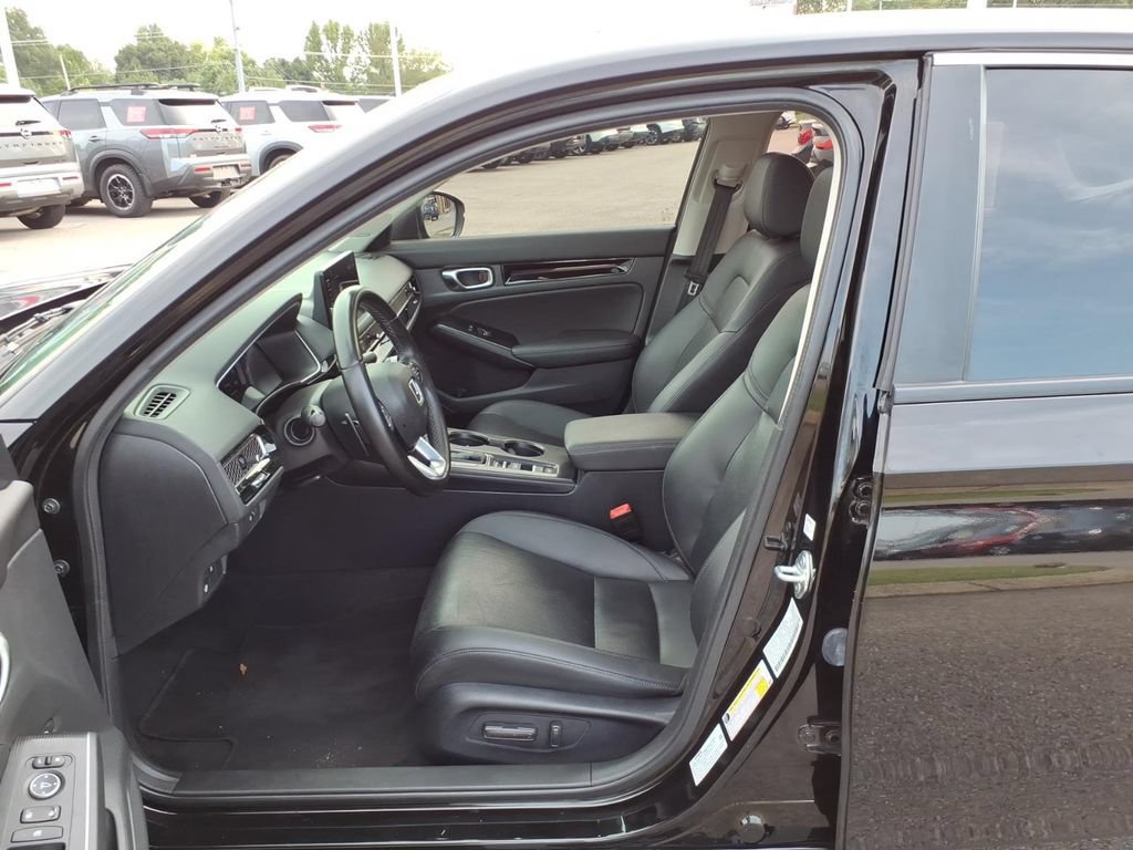 Used 2023 Honda Civic Touring image 4