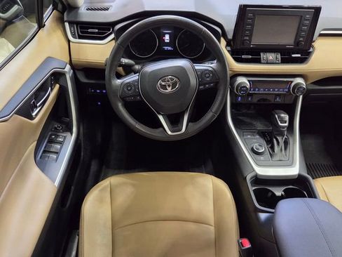 Used 2021 Toyota RAV4 XLE Premium AWD/4WD image 9