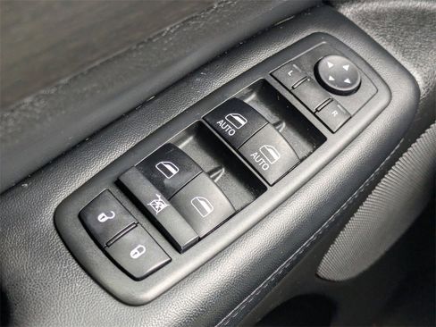 Used 2018 Jeep Grand Cherokee Altitude image 26