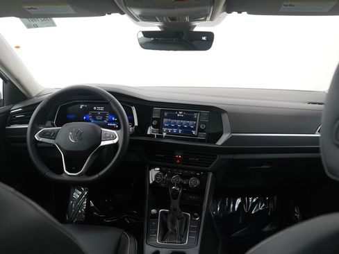 Used 2023 Volkswagen Jetta SE w/ Panoramic Sunroof Package image 12