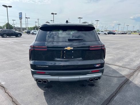 Used 2025 Chevrolet Traverse LT FWD image 27