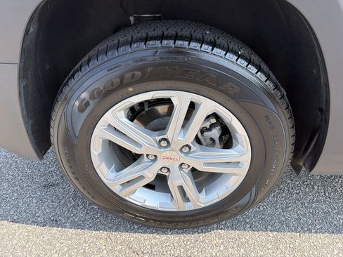 Used 2024 GMC Terrain SLE FWD image 27