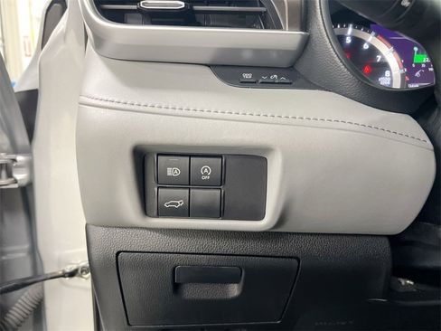 Used 2023 Toyota Highlander LE image 17