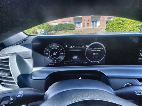 Certified 2025 Kia Seltos EX w/ EX Sunroof Package image 15