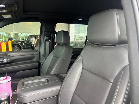 Used 2024 Chevrolet Suburban Z71 w/ Luxury Package AWD/4WD image 6
