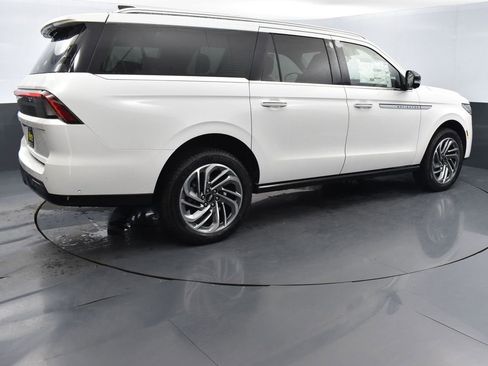 New 2025 Lincoln Navigator L Reserve image 7