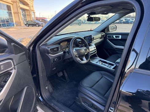 Used 2024 Ford Explorer XLT w/ Equipment Group 202A image 20