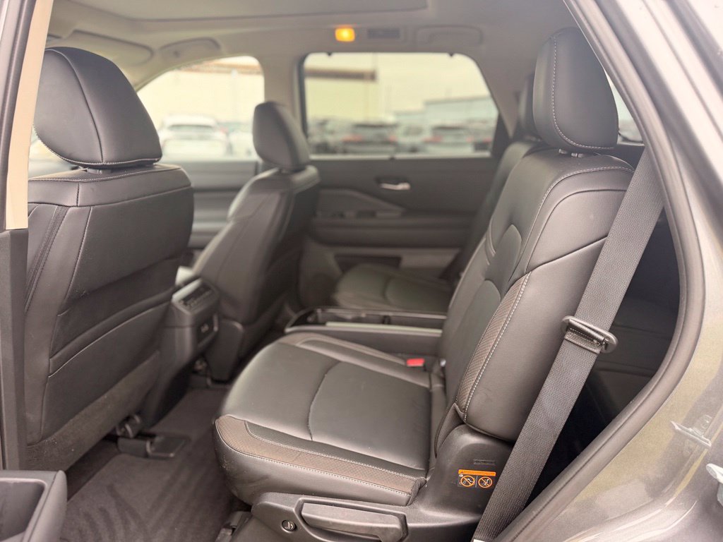 Certified 2025 Nissan Pathfinder SL w/ SL Premium Package FWD image 11