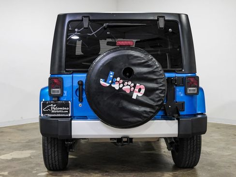 Used 2015 Jeep Wrangler Unlimited Sahara w/ Connectivity Group AWD/4WD image 10
