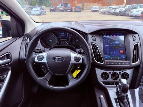 Used 2014 Ford Focus SE w/ Equipment Group 201A FWD image 13