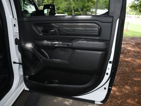 Used 2025 RAM 1500 Limited AWD/4WD image 21