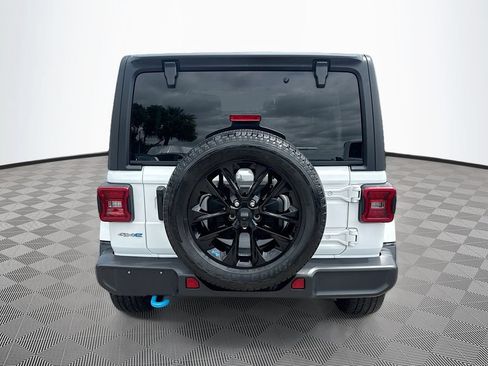 Used 2023 Jeep Wrangler Unlimited Sahara w/ Cold Weather Group AWD/4WD image 7