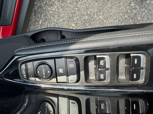 Used 2020 Kia Niro EX w/ Cold Weather Package FWD image 21