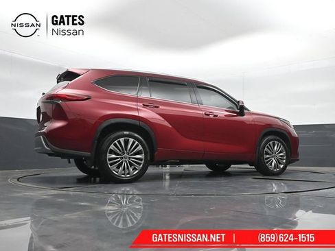 Used 2021 Toyota Highlander Platinum AWD/4WD image 43
