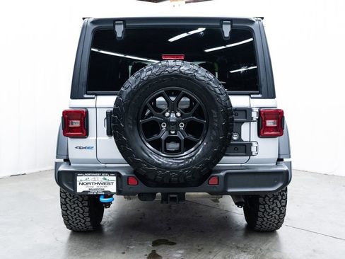 Used 2024 Jeep Wrangler Unlimited image 5