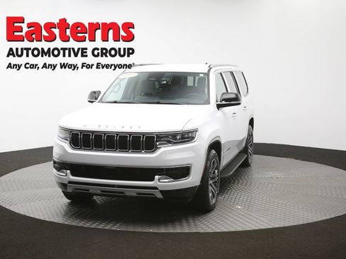 Used 2024 Jeep Wagoneer L Series II w/ Flexible Seating Group RWD image 57