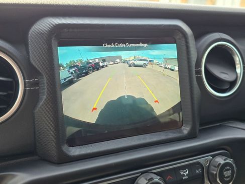Used 2022 Jeep Wrangler Unlimited Sahara AWD/4WD image 20