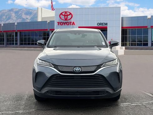 Used 2021 Toyota Venza LE image 2