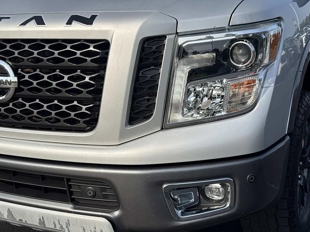 Used 2019 Nissan Titan PRO-4X w/ Pro-4x Convenience Package AWD/4WD image 9