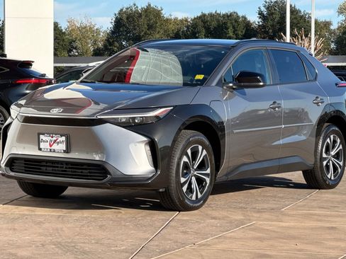 Certified 2025 Toyota bZ4X FWD image 10