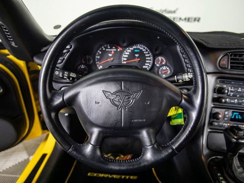 Used 2000 Chevrolet Corvette Coupe w/ Roof Pkg RWD image 32