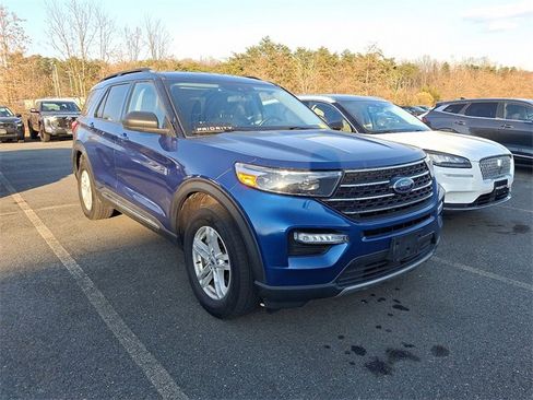 Used 2021 Ford Explorer XLT w/ Equipment Group 202A image 3