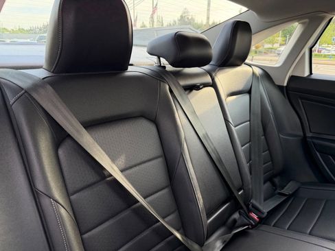 Used 2021 Volkswagen Jetta SE FWD image 22
