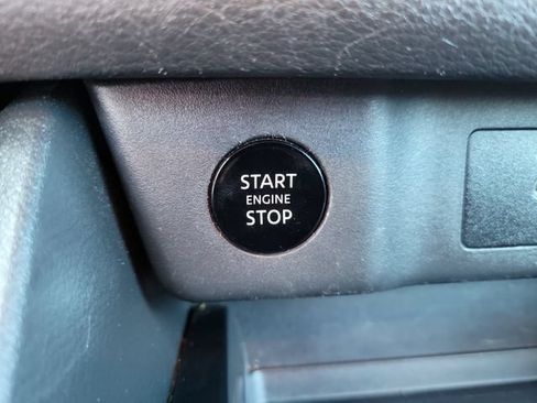 Used 2024 Nissan Rogue SV AWD/4WD image 23