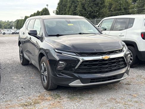 Used 2025 Chevrolet Blazer LT AWD/4WD image 3