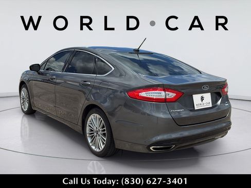 Used 2016 Ford Fusion SE w/ Equipment Group 202A FWD image 9
