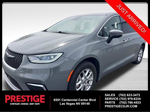 Used 2023 Chrysler Pacifica Touring-L image 1