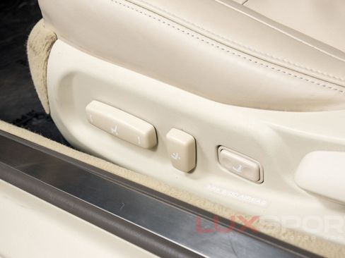 Used 2010 Lexus SC 430 Convertible image 23